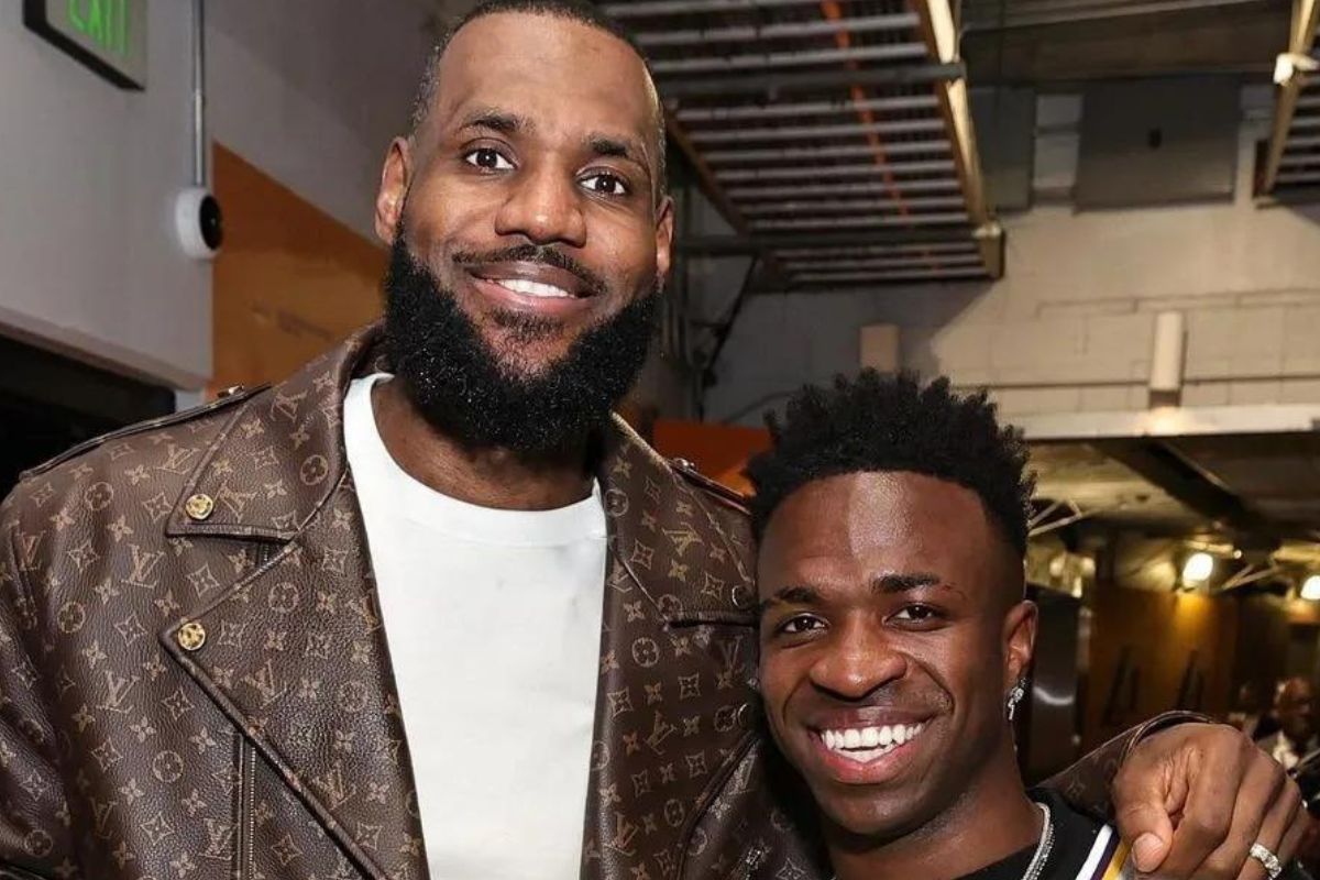 QUANTA MORAL! VINI JR SE ENCONTRA COM LEBRON JAMES E DÁ CAMISA DO BRASIL PARA O CRAQUE DA NBA